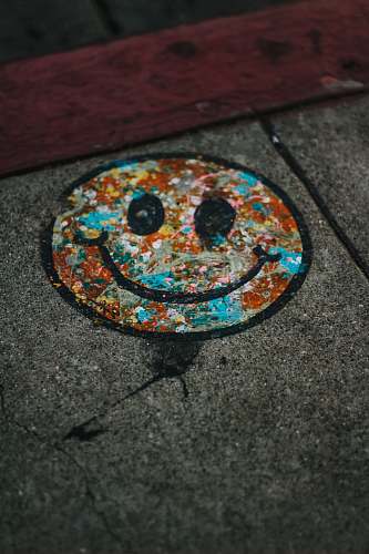 melrose round brown and teal smiley print pavement